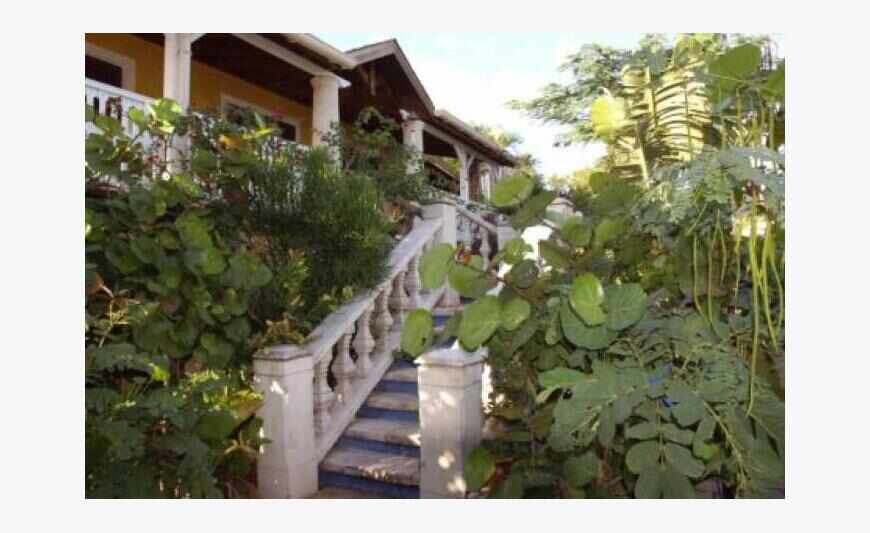 Villa d'exception a terres basses