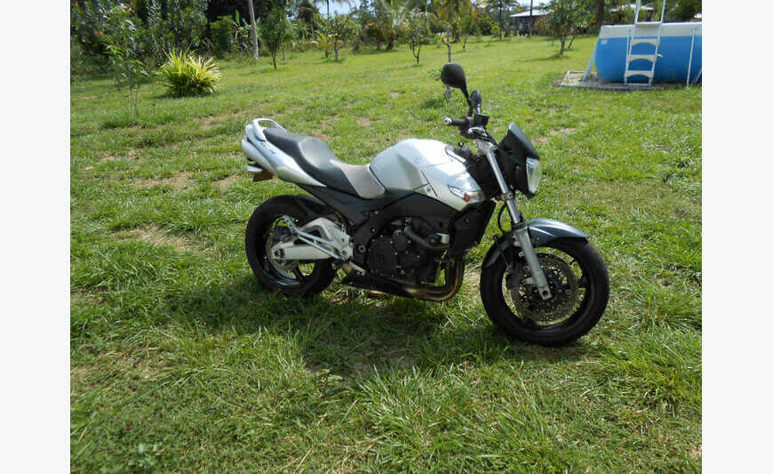 Suzuki gsr 600