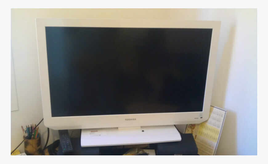 TV Toshiba LED 81 cm blanc