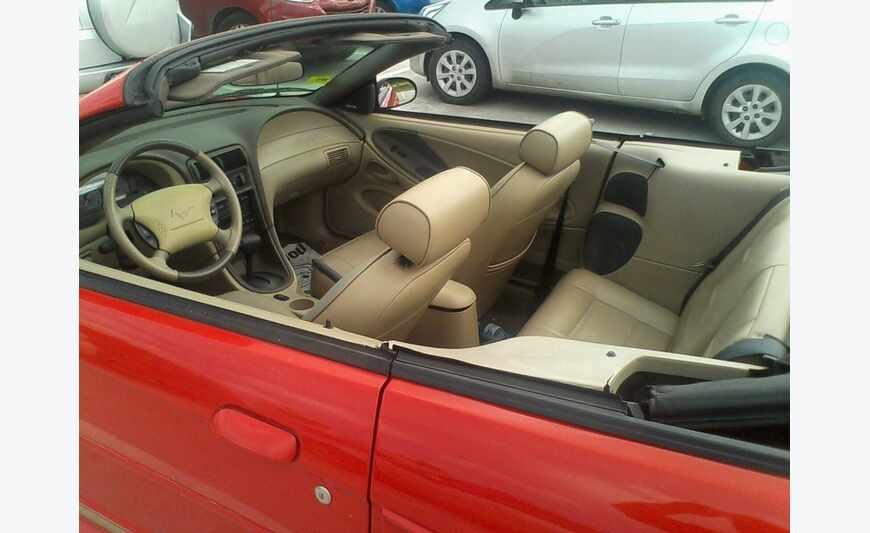 Ford Mustang Cabriolet V6 Rouge 2004