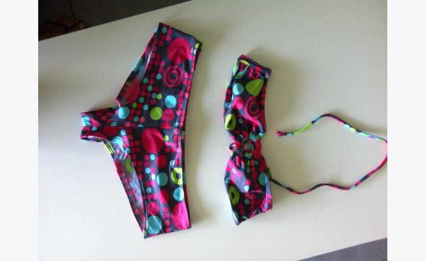 trajes de 2 baño: Etam (TBE), Pimkie (nueve)