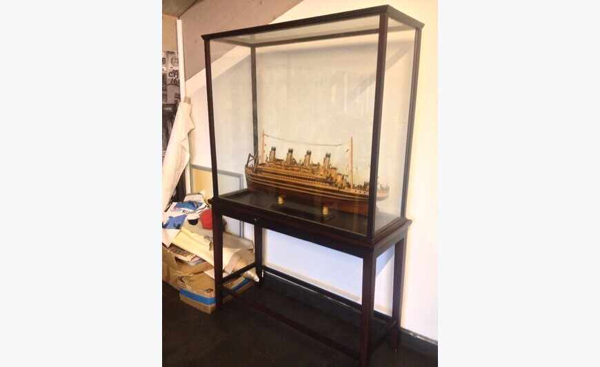 Wooden Ship scale model in mahogany/glass cabinet