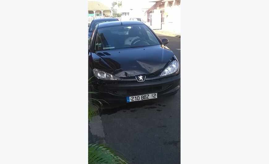 Peugeot 206 accidentée