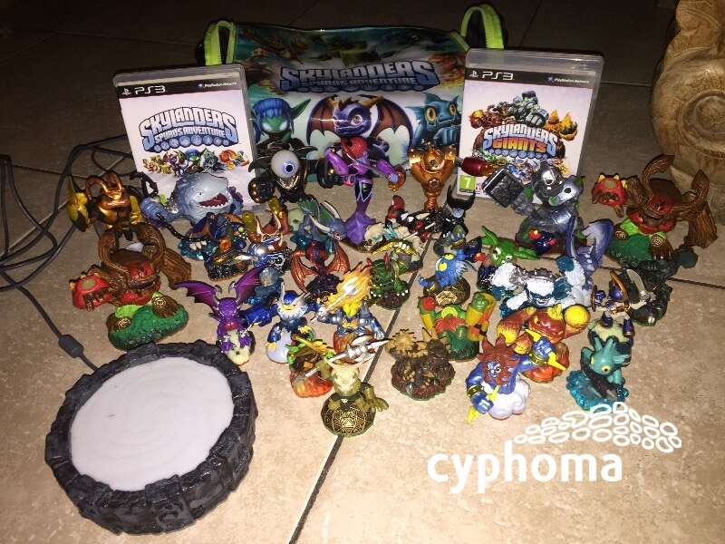 2 jeux PS3 SKYLANDERS + Gros lot figurines+SAC