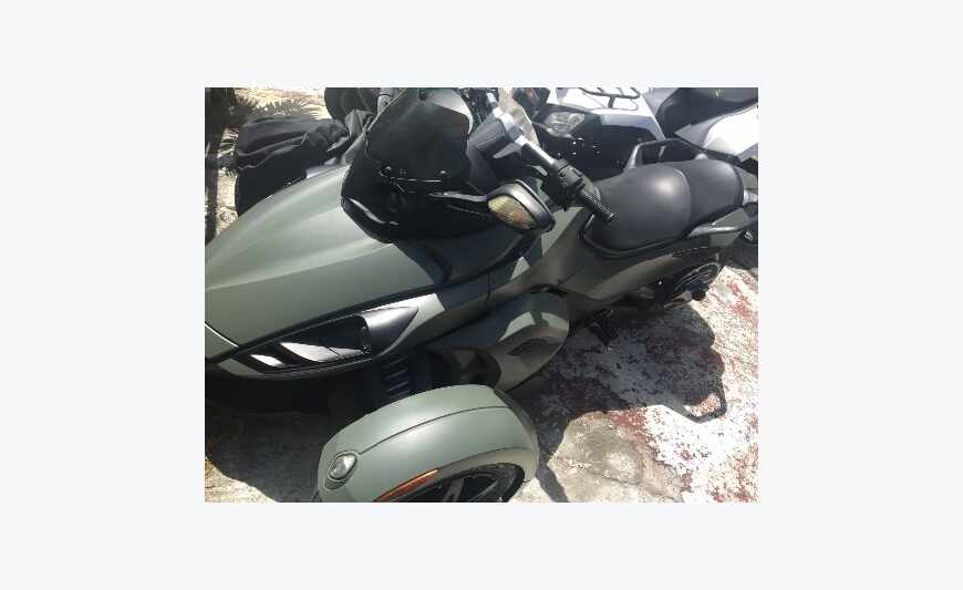 Can am spyder allowed car!