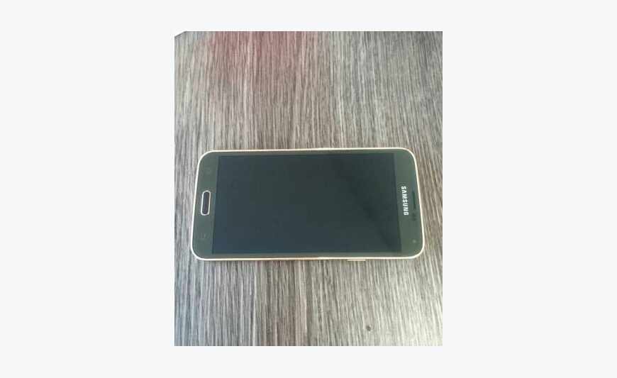 Samsung S5 Or Étanche + Carte SD 32Go + 3 Coques