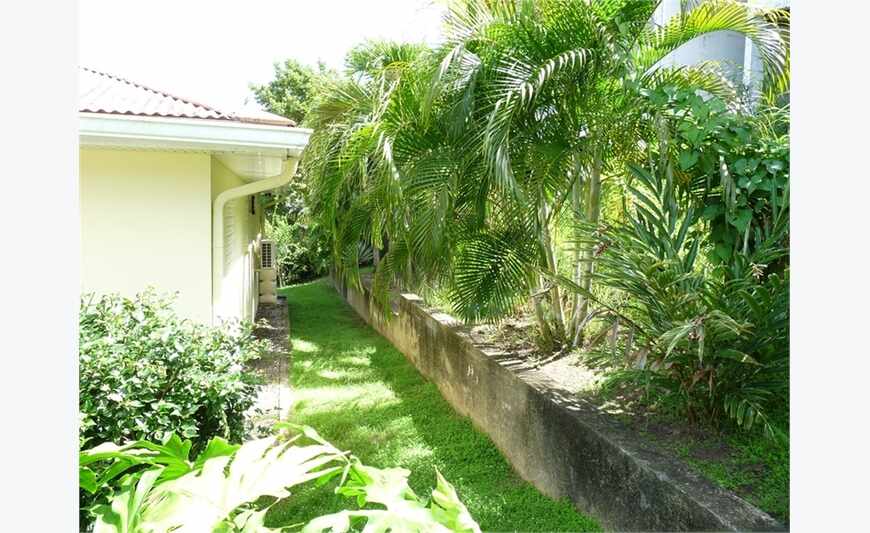Les Trois Ilets Villa P5 (T3+T2) -.