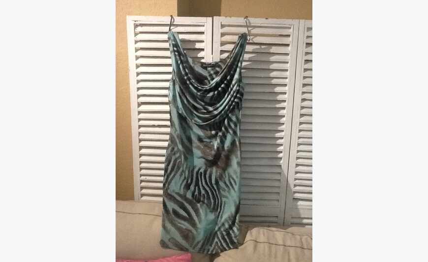 Vestido en crepe seda azul mar y negro rayas gris