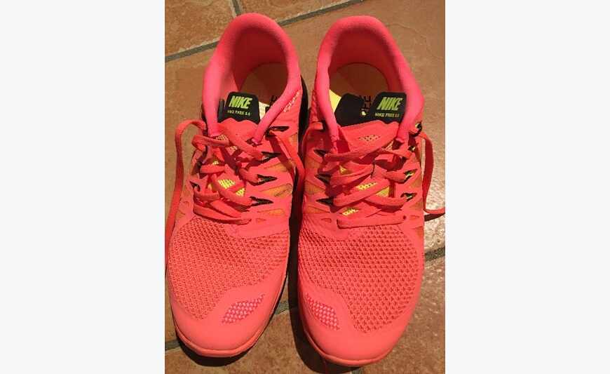 Baskets Nike 40. 5 comme neuves