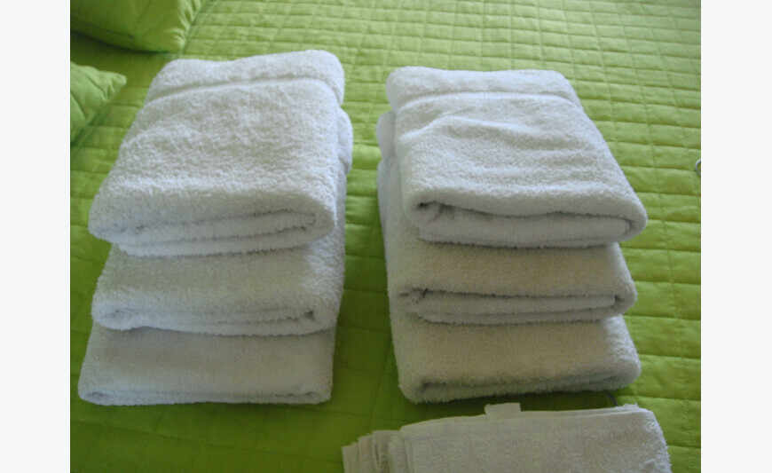 Serviettes de bain blanches (très belle qualité)