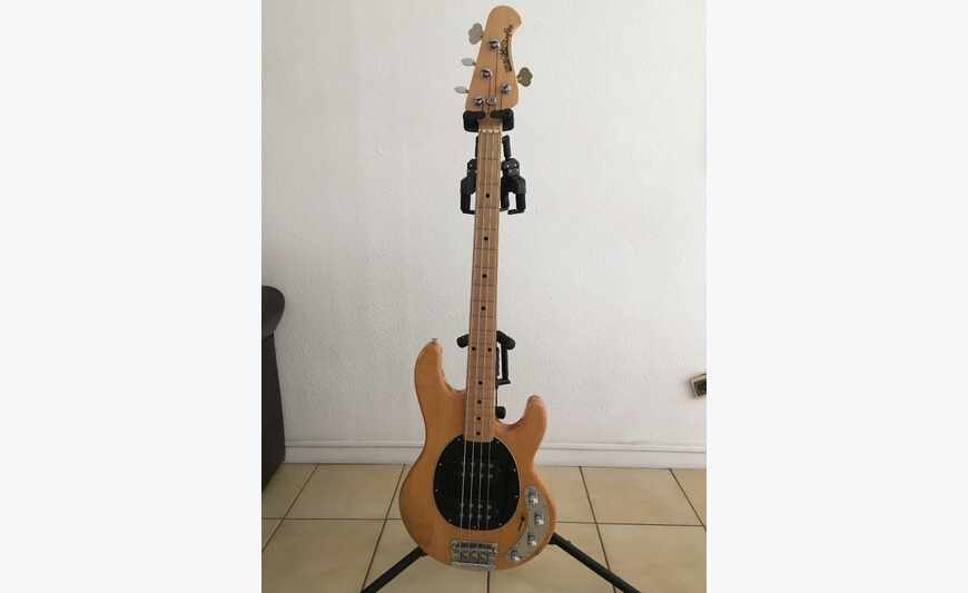 Basse musicman stingray 4 hh eq3