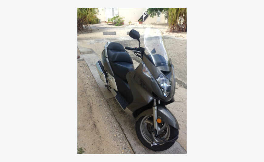 Ala de plata de Honda 600