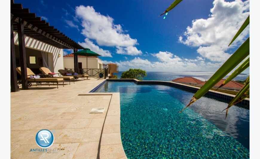 Stunning villa overlooking St-Barth