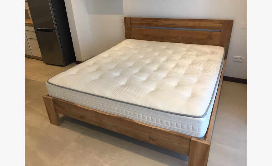 BED with bedding and 2 nightstands
