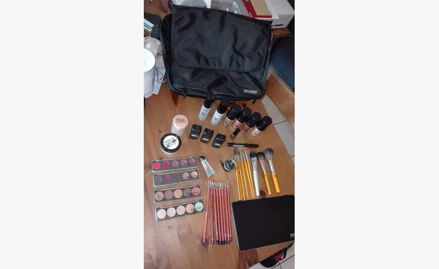 Offers PRO makeup Kit