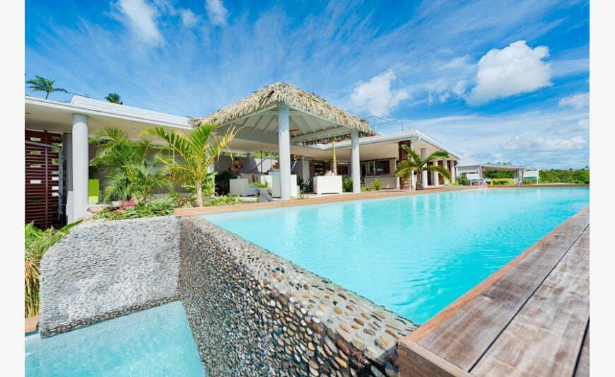 upscale contemporary Villa