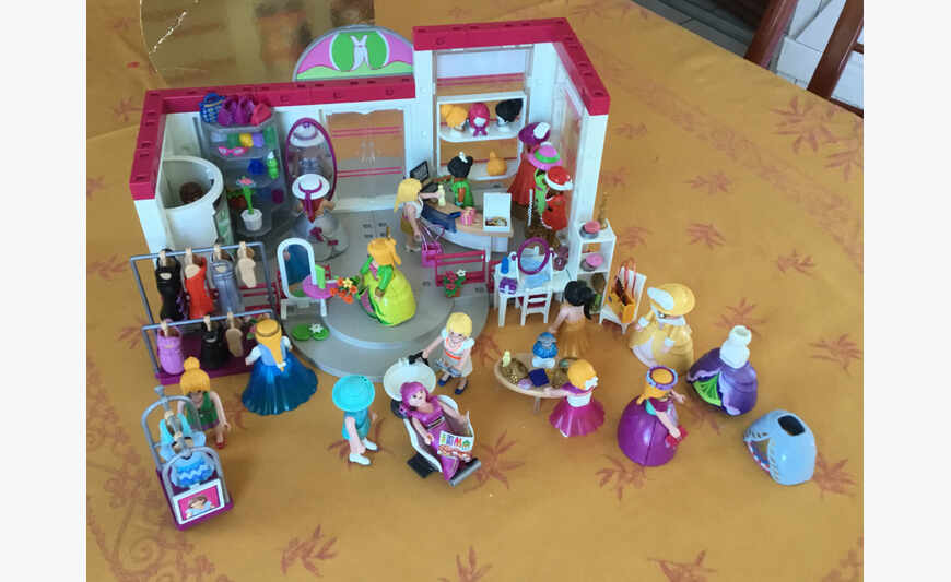 Playmobil clothing store