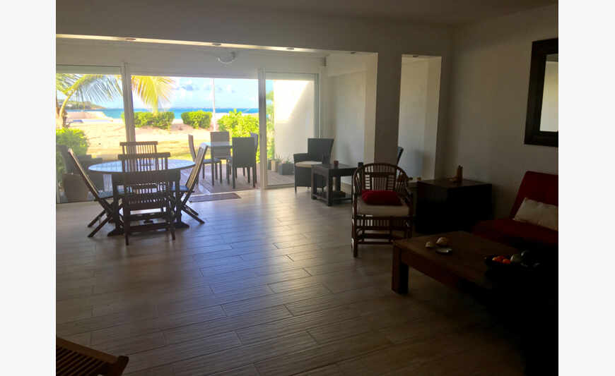 Beach condo entierement renove a super prix