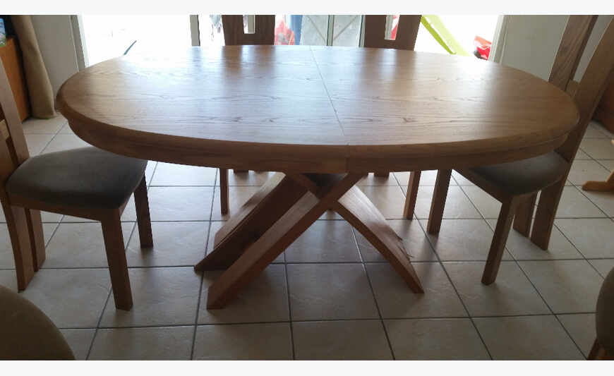 Table ovale en bois et ses 6 chaises
