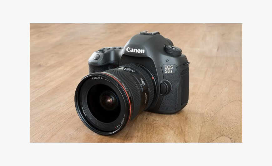Canon 5 DS 50, 6 MP DSLR + accessories.