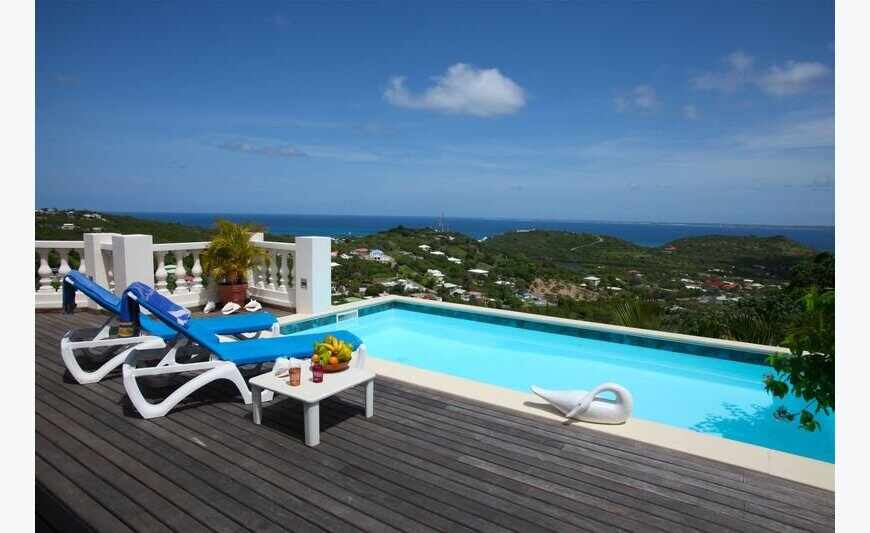 Propriété avec piscine et 3 appartements