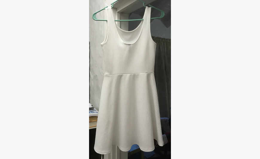 Robe NEUVE blanche T. 34
