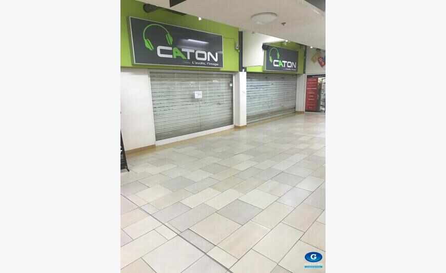 Local commercial - Place d'armes - Le...