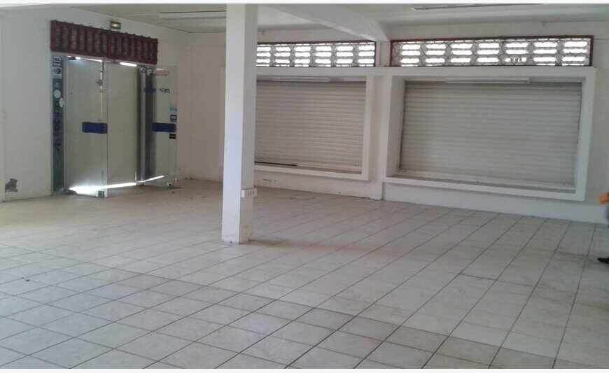 De 2 locaux 22 et 82m2 à la création.