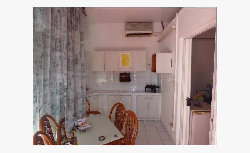 appartement T2 en étage et locaux...