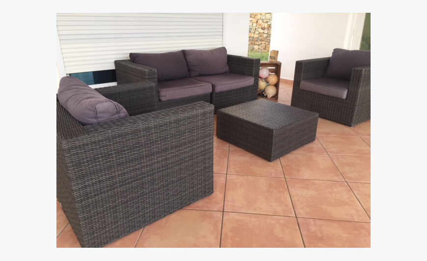 Loungeset wit one couch, two chairs and a table