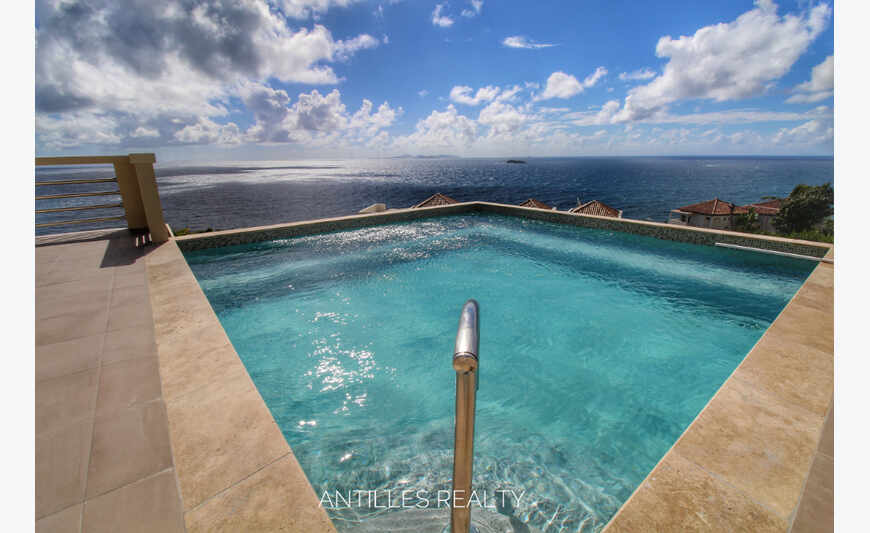 Ocean view 3 B/R house for long term rental