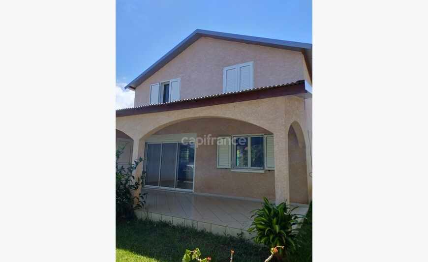 Saint Louis maison F 5 de 97, 35 m² -.