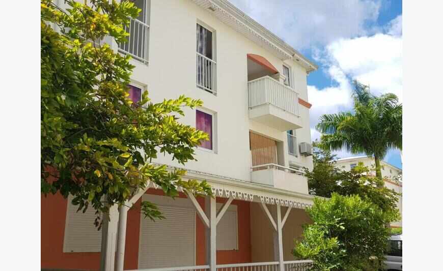 Fort De France: Beau T2 en étage en...