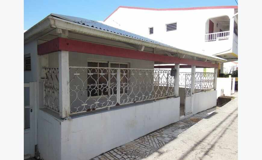 Goyave maison en plein centre avec 2...