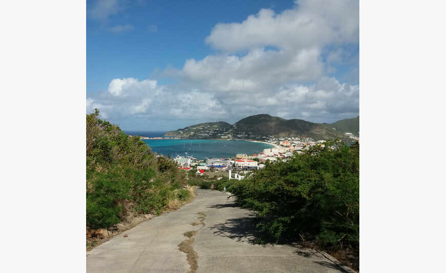 Terrain a batire sur les hauts de Philipsburg SXM