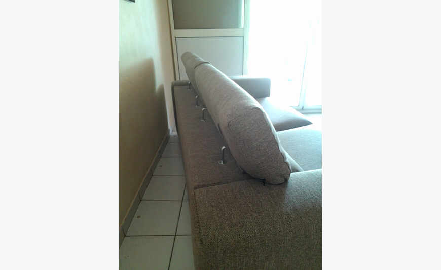 sofa 3 places nine to negotiate