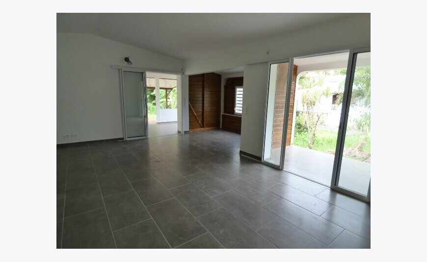 Villa les Abymes de 4 pièces 94, 2m2