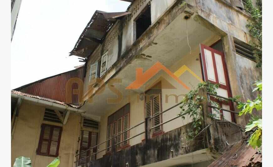 Maison créole R+2+cour à rénover cc...