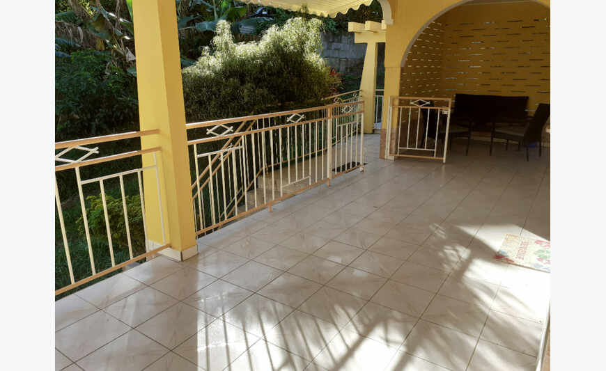 HAUT DE VILLA T3 MEUBLÉ SAINTE LUCE