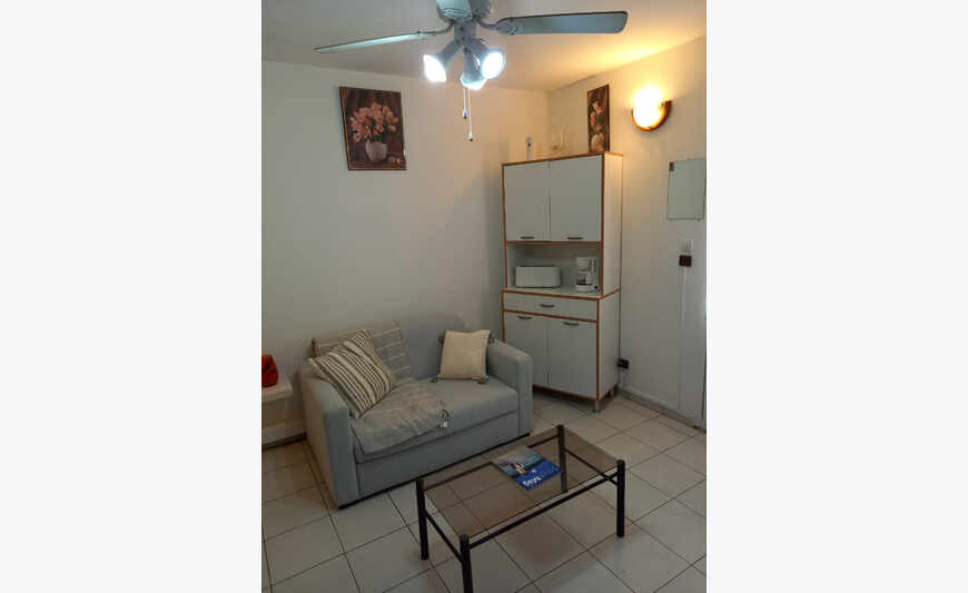 Location d'appartement dans quartier résidentiel.