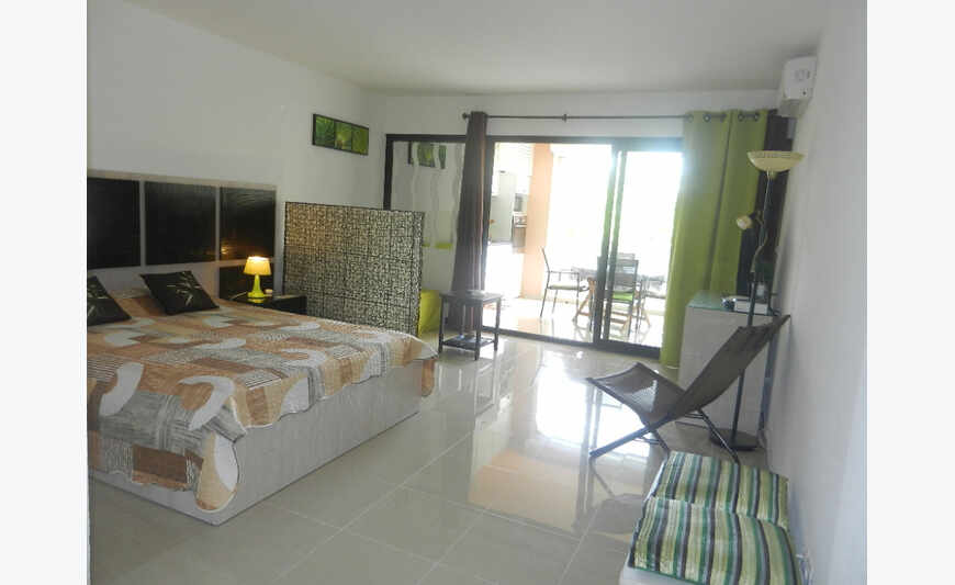 Beau studio 50 m2 à Baie Nettlé résid avec piscine