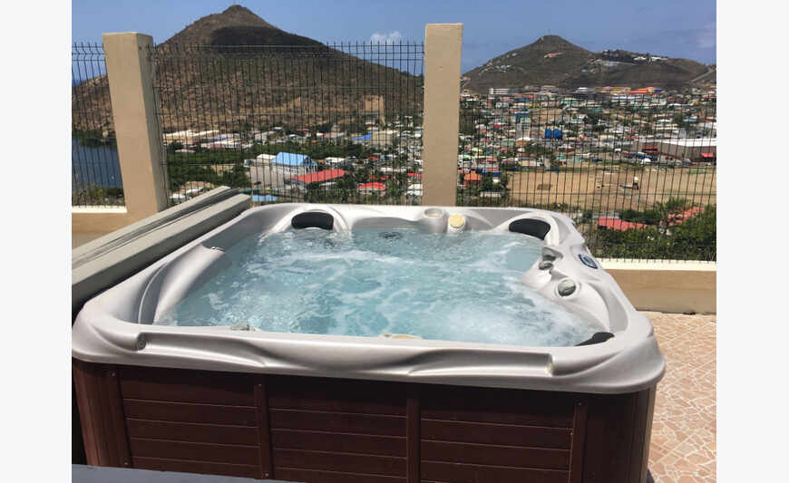 Semi-furnished 3 B/R 3 bath Villa