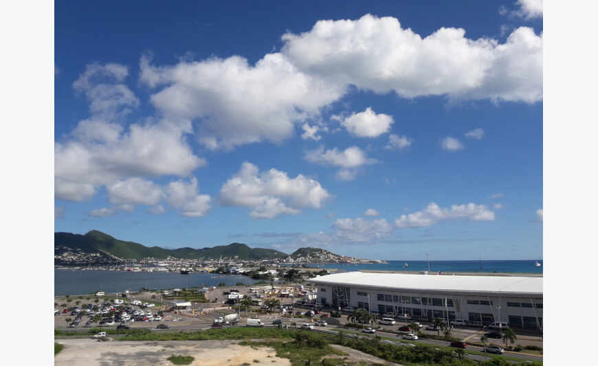 Onvoltooide huis met 5 slaapkamers in Blue Marine