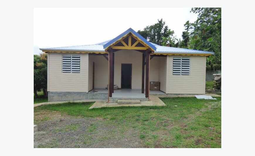 Villa De Type T2 Situe Au Abymes...