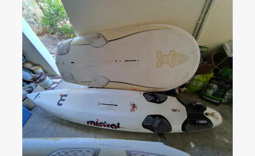 3 planches de windsurf usagées