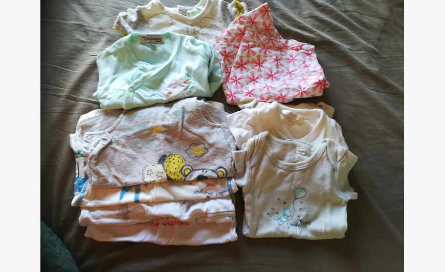 Lot de vêtement bébé filles 1, 3 et 6 mois