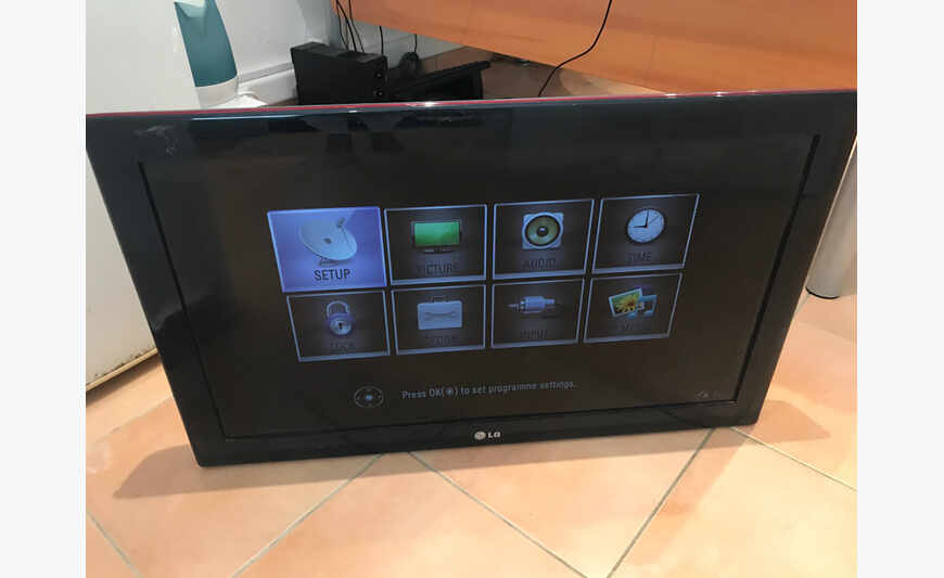 LG TV 32 inches / 80 cm