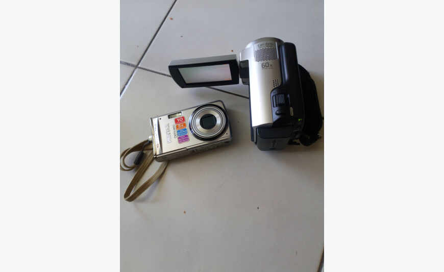 Appareil photo numérique PENTAX + camescope SONY