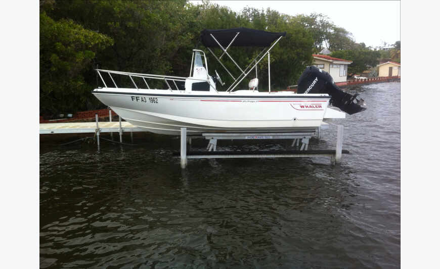 BOSTON WHALER 17 PIEDS OUTRAGE 2