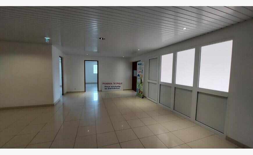 En location 2150 Eur par mois à...